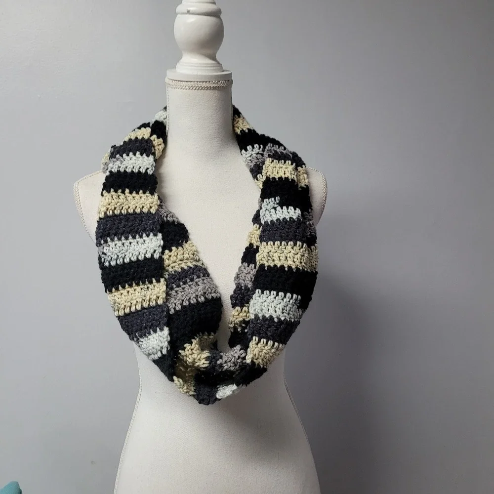Chunky Crochet Infinity Scarf Black Cream Gray Stripes Warm Winter Loop